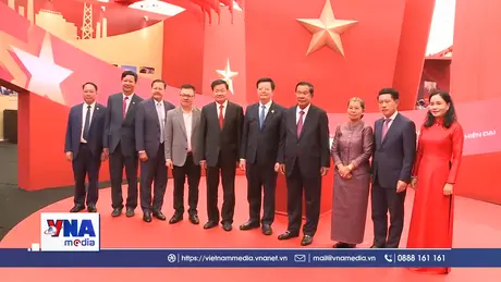 Đoàn đại biểu cấp cao Lào, Campuchia tham quan triển lãm thành tựu đất nước
