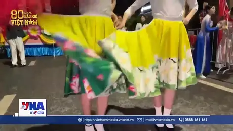 Cận cảnh màn biến hình của Khối Kiều bào