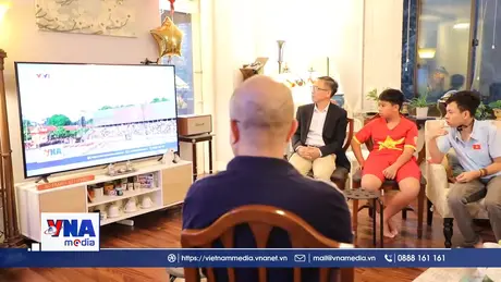 Người Việt tại Mỹ hào hứng theo dõi lễ diễu binh 2/9