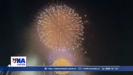 Người dân Huế say đắm trước màn trình diễn pháo hoa