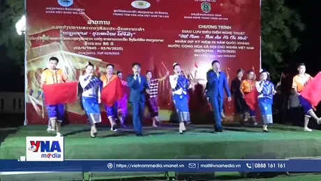Đong đầy tình đoàn kết Việt Nam - Lào
