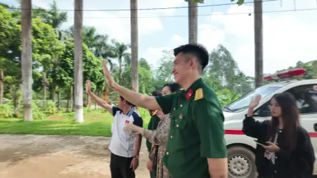 Thượng úy Lê Hoàng Hiệp và Khối Tác chiến điện tử trở về đơn vị