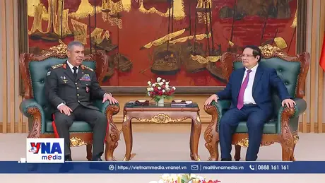 Thủ tướng tiếp Bộ trưởng Quốc phòng Azerbaijan
