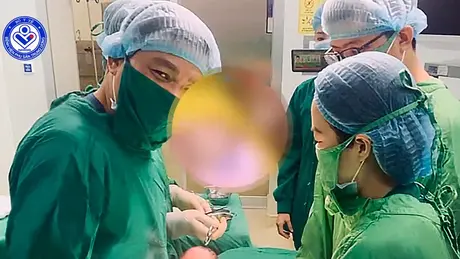 Bé gái chào đời khỏe mạnh từ phôi trữ đông sau 11 năm