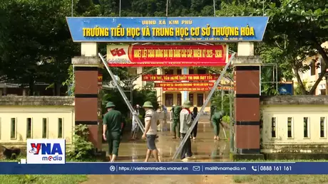Thầy, trò vùng cao bị cô lập bởi mưa lũ chuẩn bị năm học mới