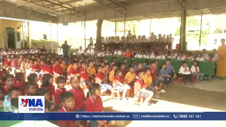 Học sinh vùng lũ Nghệ An đón khai giảng năm học mới