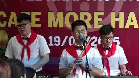 Chính sách và cuộc sống: Tạo việc làm cho người khiếm thị bằng nghề pha chế