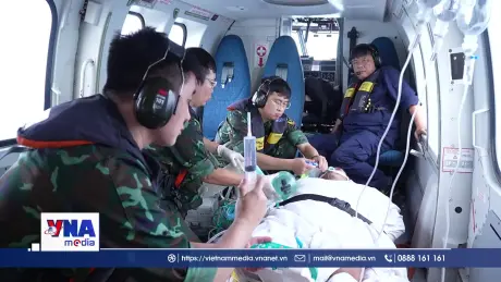 Trực thăng cấp cứu đưa ngư dân từ Trường Sa về đất liền điều trị