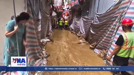 Bùn đất từ dự án metro lại phun tràn kín ngõ ở Hà Nội