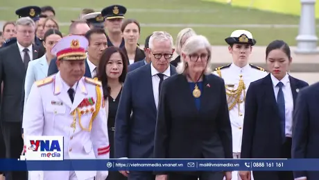 Toàn quyền Australia vào Lăng viếng Chủ tịch Hồ Chí Minh