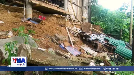 Sạt lở ven sông uy hiếp nhà dân tại xã Con Cuông, Nghệ An