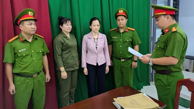 Tạm giữ hình sự chủ cơ sở nha khoa Tuyết Chinh