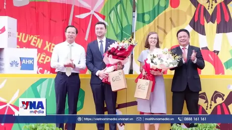 Sôi động Chương trình “Chuyến xe hướng nghiệp Đức”