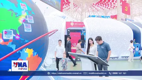 Trải nghiệm công nghệ tại gian trưng bày của Thông tấn xã Việt Nam tại A80