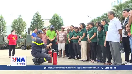 Người dân TP.HCM trải nghiệm kỹ năng phòng chống cháy, nổ