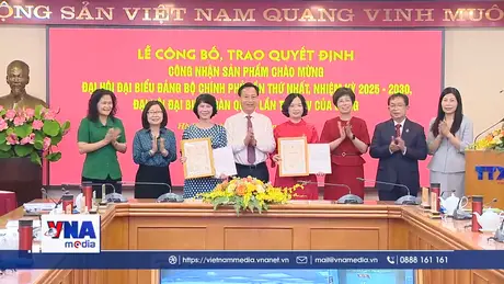 Sách ảnh của TTXVN được công nhận là sản phẩm chào mừng Đại hội Đảng bộ Chính phủ lần thứ nhất