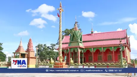 Thăm, tặng quà cho đồng bào Khmer nhân dịp Lễ Sene Dolta