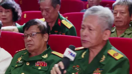 Cựu chiến binh nghẹn ngào khi xem “Mưa đỏ”