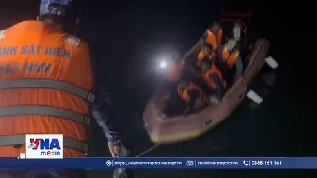 Bộ Tư lệnh Vùng Cảnh sát biển 4 cứu hộ 4 ngư dân gặp nạn