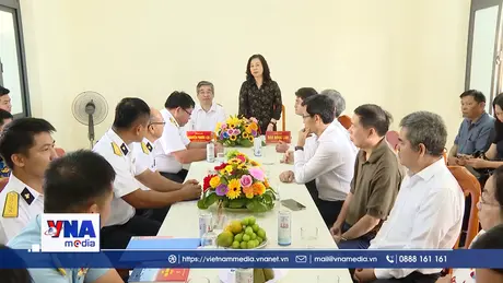 Bộ trưởng Bộ Y tế thăm, động viên cán bộ, chiến sỹ Côn Đảo