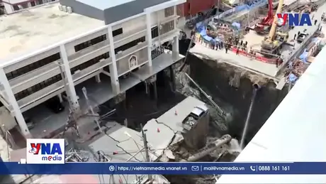Hố tử thần sâu 50m xuất hiện ngay trước cửa bệnh viện, nuốt chửng ô tô và cột điện