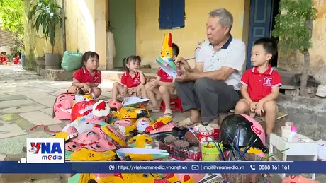 Nỗ lực bảo tồn nghề làm đồ chơi Trung thu truyền thống thôn Ông Hảo