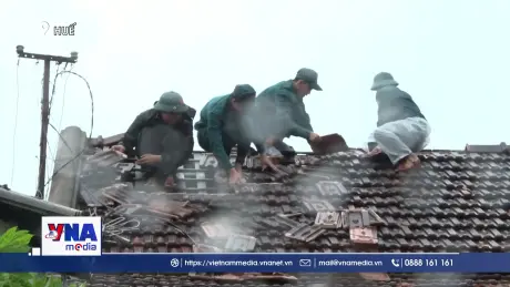 Huế huy động cán bộ, chiến sĩ giúp dân khắc phục hậu quả bão số 10