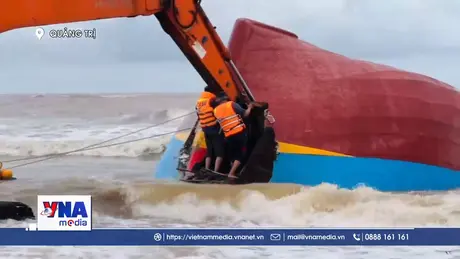 Trục vớt tàu chìm, tìm kiếm 9 thuyền viên mất tích