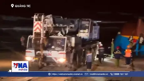 Tạm dừng trục vớt tàu cá trên vùng cửa biển sông Gianh