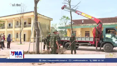 Lực lượng vũ trang Hà Tĩnh chung tay khắc phục hậu quả bão số 10