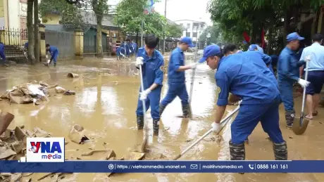 Bộ đội hỗ trợ xã Trấn Yên khắc phục hậu quả mưa lũ