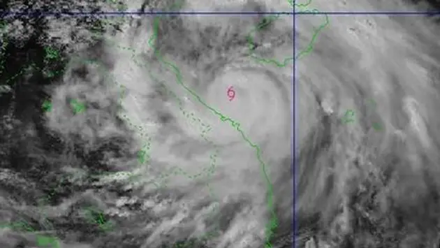 Bão số 11 tiếp tục tăng cấp giữ nguyên hướng di chuyển, cách Hoàng Sa 570 Km
