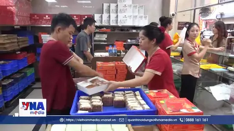 Bánh Trung thu truyền thống hút khách
