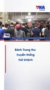 Bánh Trung thu truyền thống hút khách