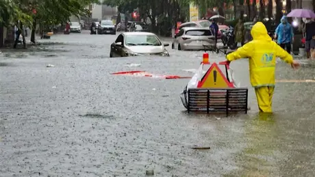 Ứng phó bão, Hà Nội khuyến khích làm việc trực tuyến và chủ động cho học sinh nghỉ học
