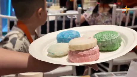 Trải nghiệm mới từ bánh dẻo lạnh đến đèn lồng giấy kiếng