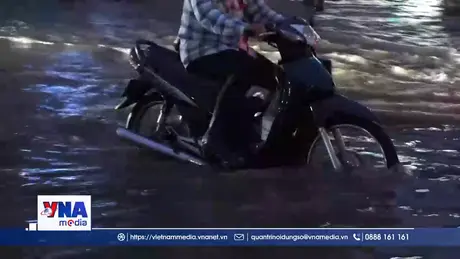 Nhiều nơi ở Cần Thơ ngập sâu khi triều cường vượt báo động 3