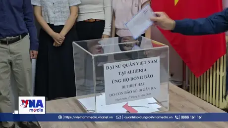 Đại sứ quán Việt Nam tại Algeria quyên góp ủng hộ đồng bào bị bão lụt