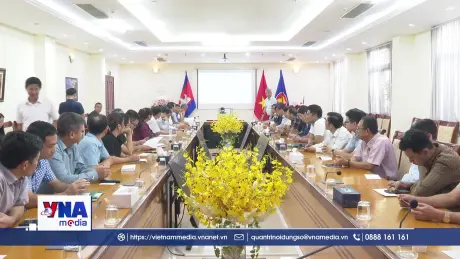 Người Việt tại Campuchia chung tay ủng hộ đồng bào bị bão lũ 