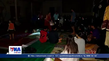 Tình người trong cơn lũ lịch sử
