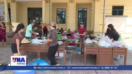 Ứng cứu hơn 2.400 hộ dân xã Trung Giã (Hà Nội) bị cô lập