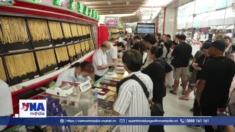 Người dân Thái Lan đổ xô đi mua vàng