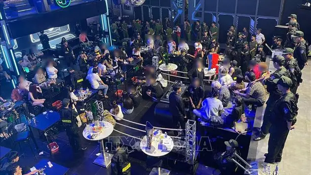 Đột xuất kiểm tra quán bar, karaoke, phát hiện 16 người dương tính với ma túy