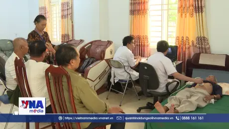 Khám sức khỏe, tặng quà cho người có công với cách mạng