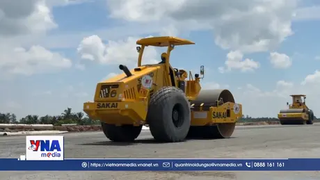 Cao tốc Châu Đốc – Cần Thơ – Sóc Trăng thi công lớp cấp phối đá dăm đầu tiên