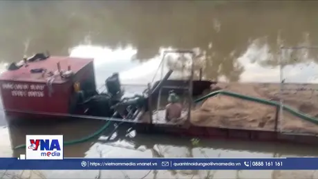 Tạm giữ, xử lý hai tàu cát hết hạn kiểm định tại Đắk Lắk