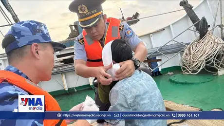 Tàu kiểm ngư KN 201 kịp thời cứu ngư dân gặp nạn