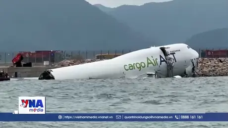 Máy bay trượt khỏi đường băng ở Hong Kong (Trung Quốc)