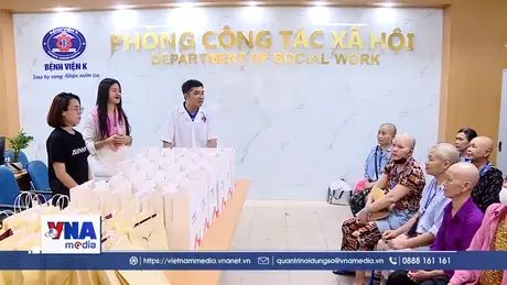 Trao gửi yêu thương tới các nữ bệnh nhân