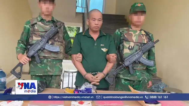 Bắt đối tượng vận chuyển trái phép 18.000 viên ma túy tổng hợp